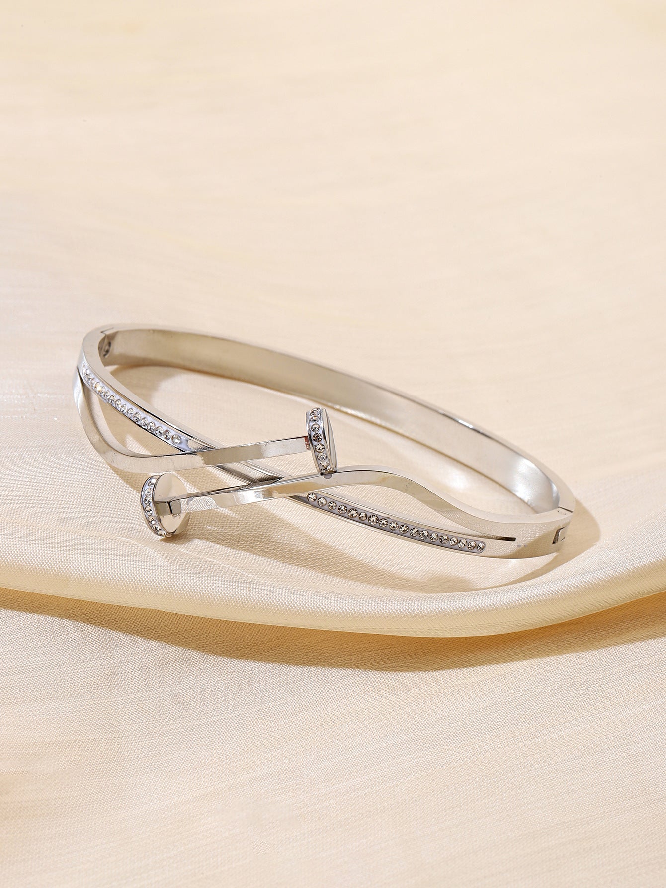 Simple Style Circle Inlay Bangle In Gold Titanium Steel With Rhinestones