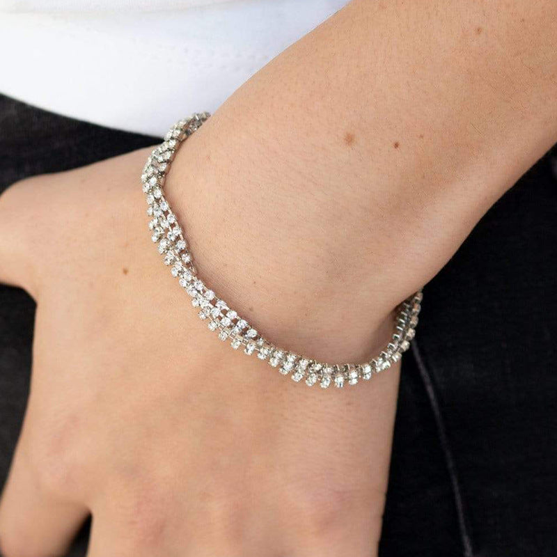 Luxurious Geometric Silver Alloy Bracelet For Women With Electroplated Finish And Rhinestone Inlay
