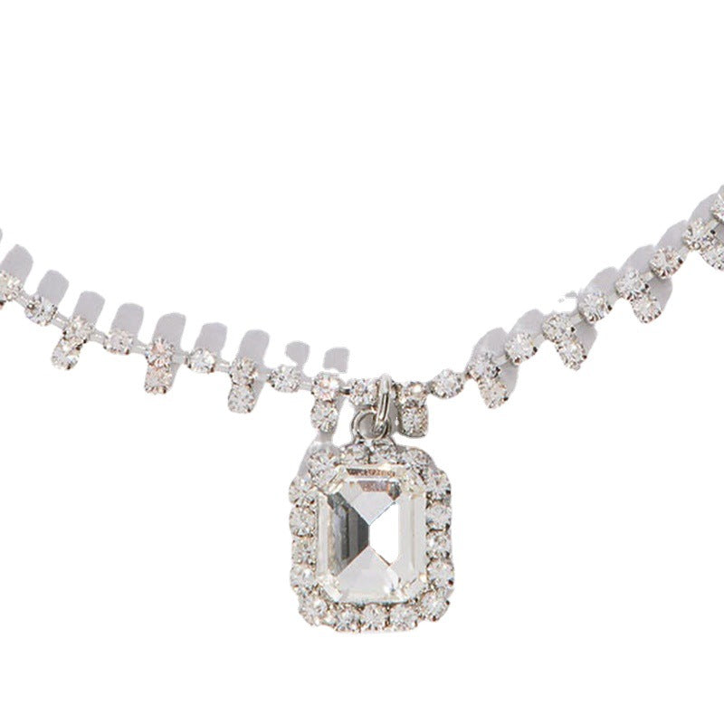 Women's Silver Alloy Anklet With Geometric Rhinestone Inlay, Perfect For Beach Wear