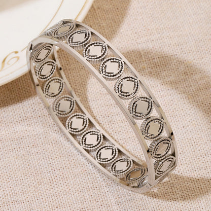 Simple Style Circle Bangle With Rhinestone Inlay, Electroplated Titanium Steel Bracelet