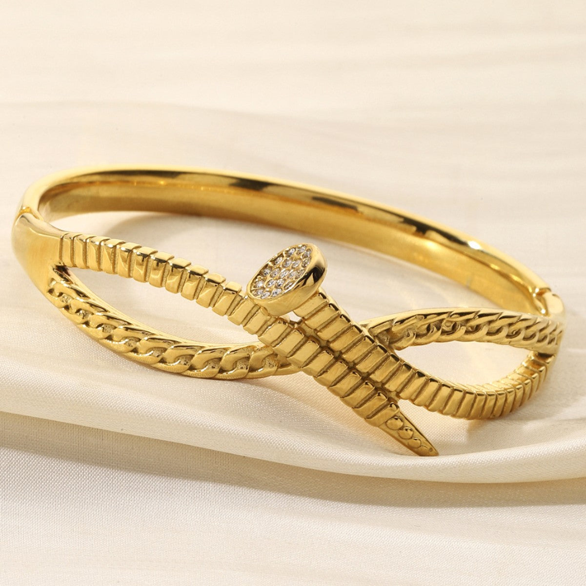 Women’s Circle Bangle In Titanium Steel With 18K Real Gold Electroplated Finish, Elegant Gold Tone