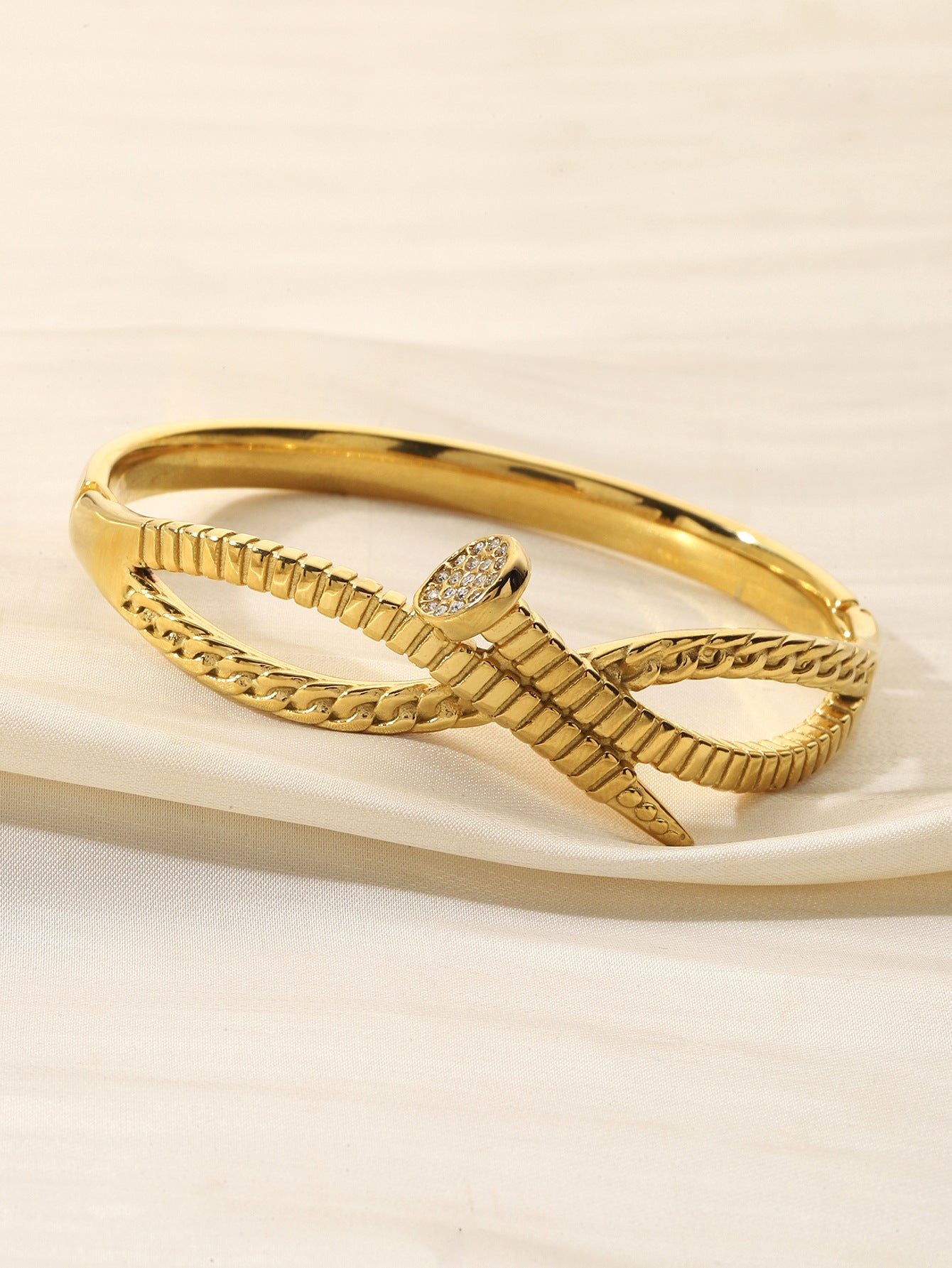 Women’s Circle Bangle In Titanium Steel With 18K Real Gold Electroplated Finish, Elegant Gold Tone