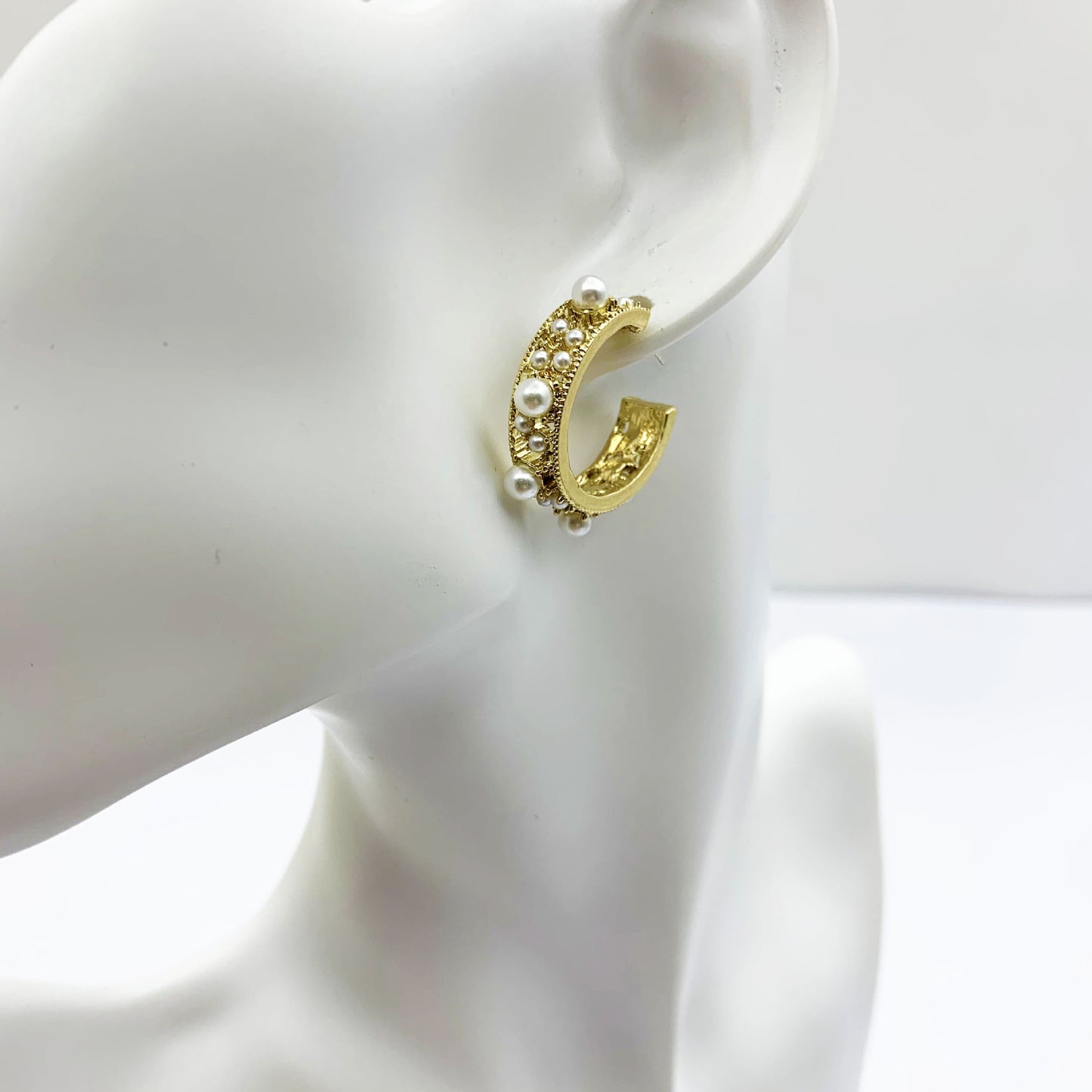 Geometric Stud Earrings For Women In Electroplated Alloy With Artificial Gemstones
