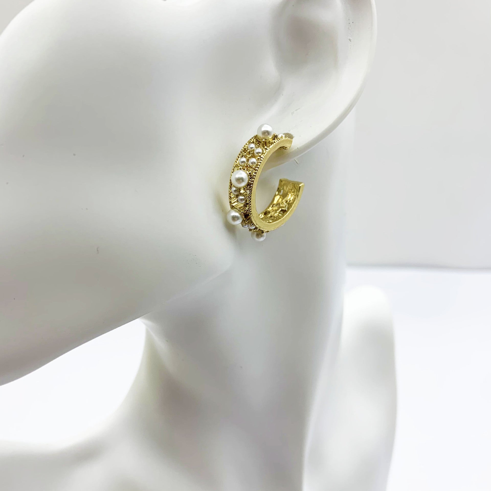 Geometric Stud Earrings For Women In Electroplated Alloy With Artificial Gemstones