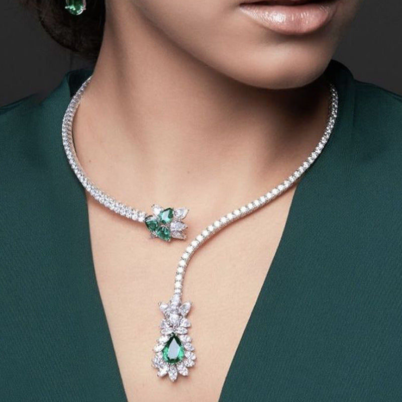 Luxurious Geometric Silver Alloy Necklace With Electroplated Finish And Gem Inlay