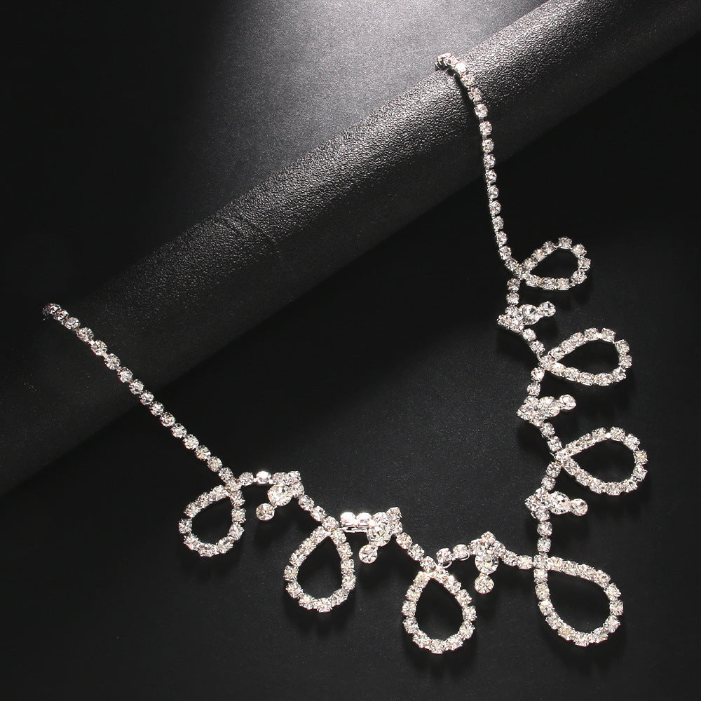 Simple Style Geometric Silver Necklace For Women, Electroplated Alloy With Rhinestones Inlay