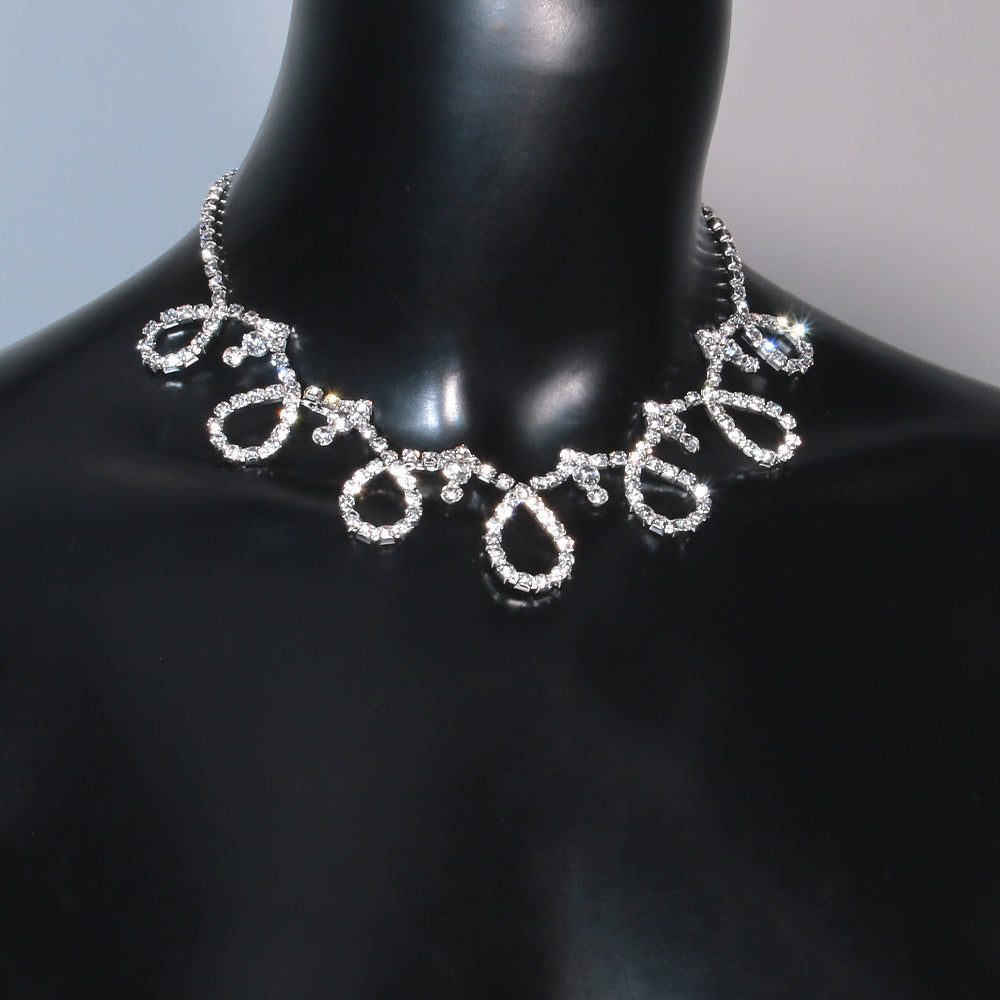 Simple Style Geometric Silver Necklace For Women, Electroplated Alloy With Rhinestones Inlay