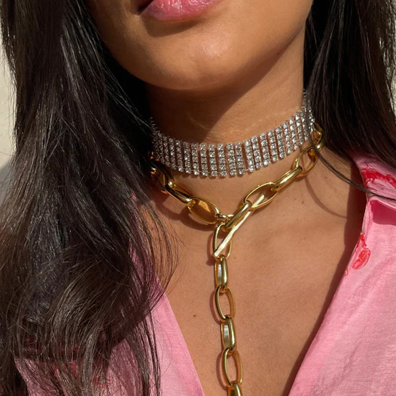 Sparkly Silver Necklace For Women With Electroplated Alloy Pendant Featuring Rhinestones