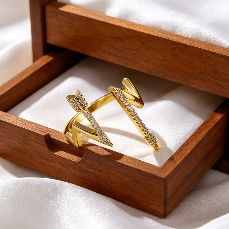 Unisex Arrow Ring In Copper With 18K Real Gold Plated PVD Coating, Waterproof Non Tarnish Design Featuring Zircon Inlay