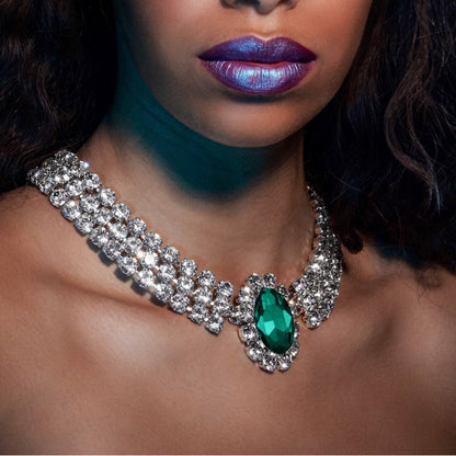 Exaggerated Silver Alloy Necklace For Women With Rhinestone Pendant, Stylish And Elegant Jewelry