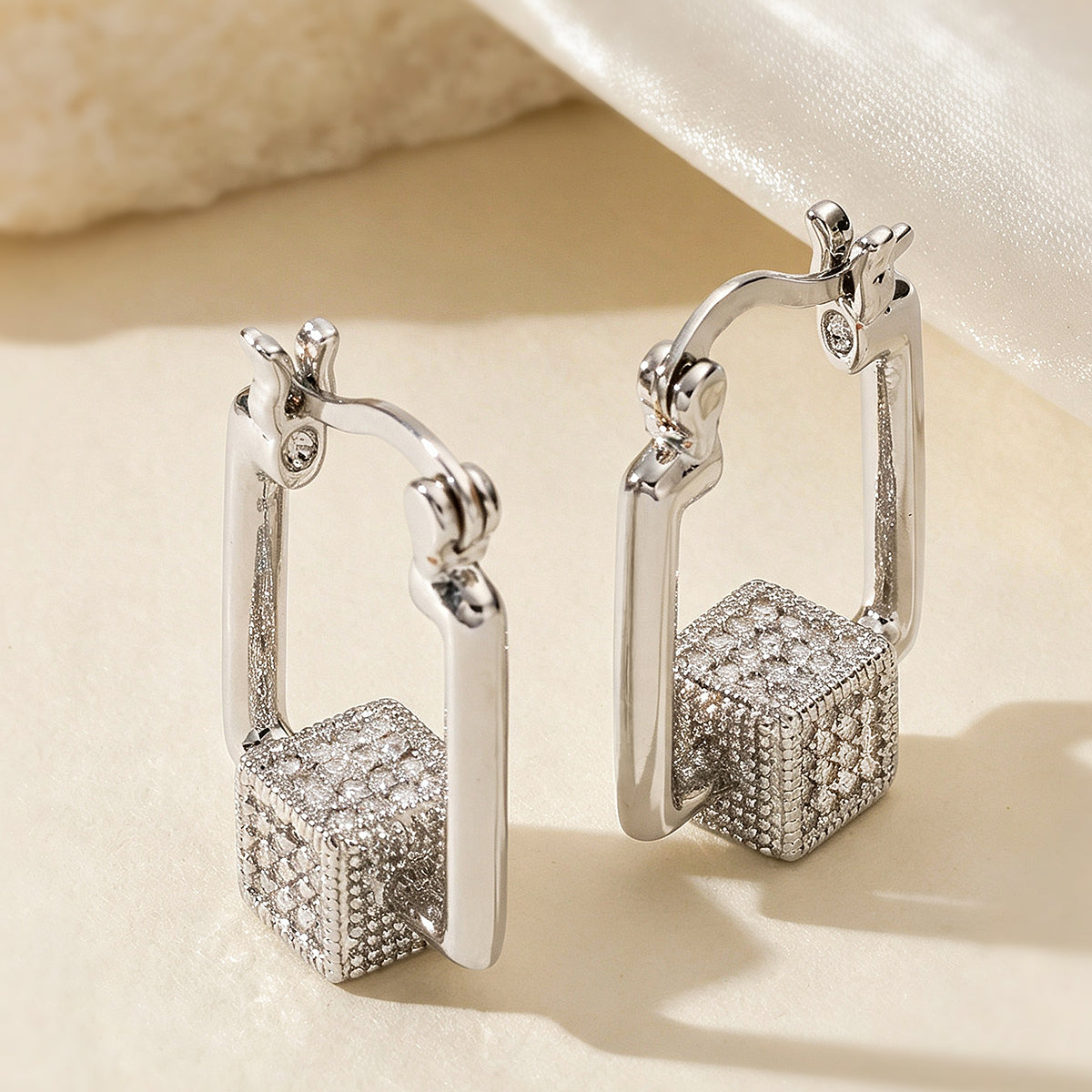 Geometric Electroplated Copper Earrings For Women With 18K Real Gold Plated Water Plating And Zircon Inlay