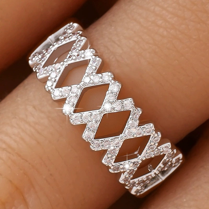 Sweet Lace Wide Band Ring For Women In Electroplated Copper Featuring Elegant Design