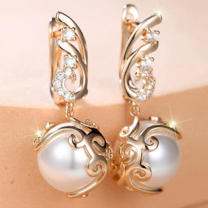 Irregular Stud Earrings For Unisex Featuring Electroplated Copper Posts And Freshwater Pearl Inlay
