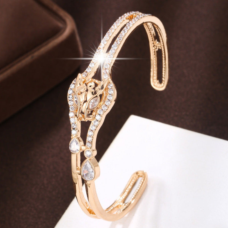 Luxurious Jaguar Inlay Bangle In Copper With Zircon, Electroplated Gold Plating Process
