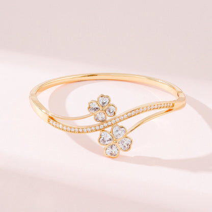 Lucky Heart Inlay Bangle For Women, Copper Material With Zircon Inlay, Electroplated Gold Plating Process
