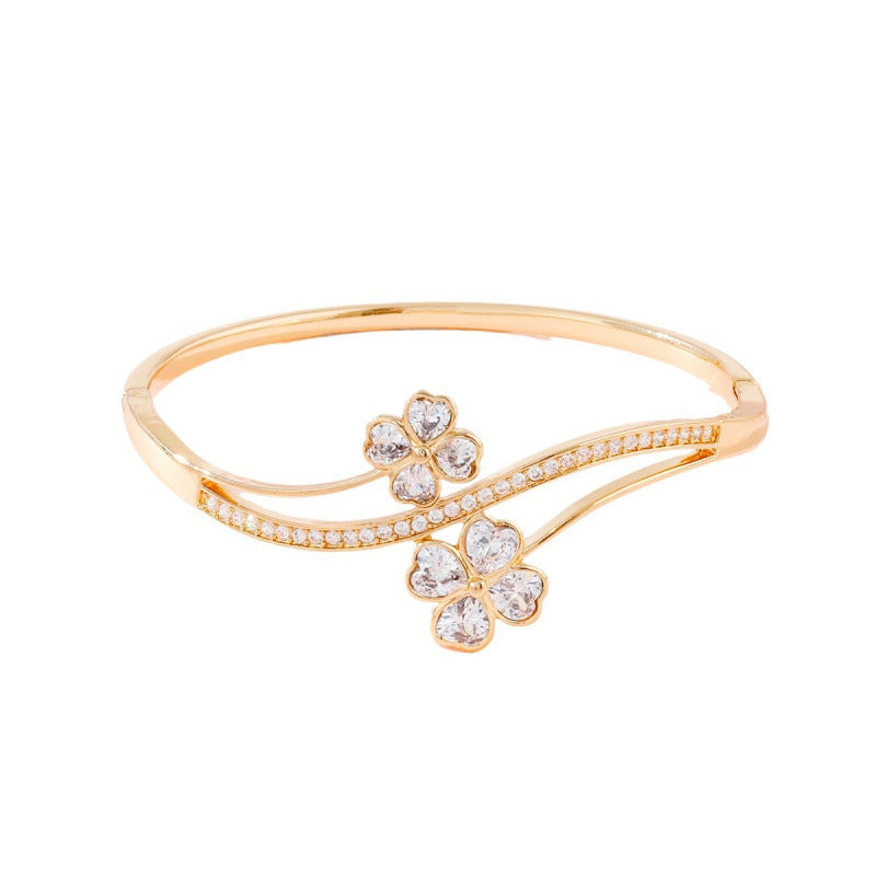 Lucky Heart Inlay Bangle For Women, Copper Material With Zircon Inlay, Electroplated Gold Plating Process