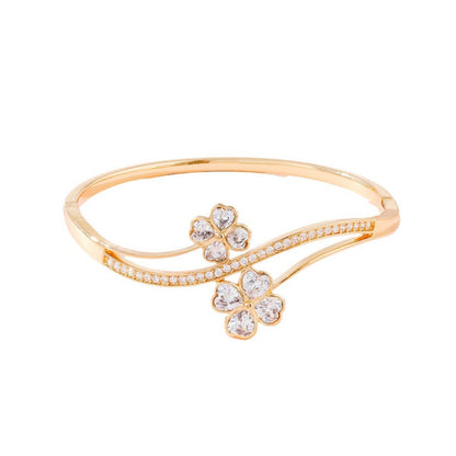Lucky Heart Inlay Bangle For Women, Copper Material With Zircon Inlay, Electroplated Gold Plating Process