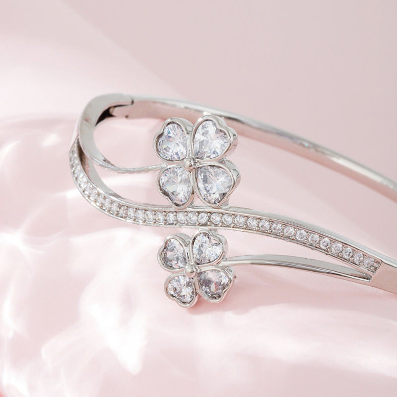 Lucky Heart Inlay Bangle For Women, Copper Material With Zircon Inlay, Electroplated Gold Plating Process