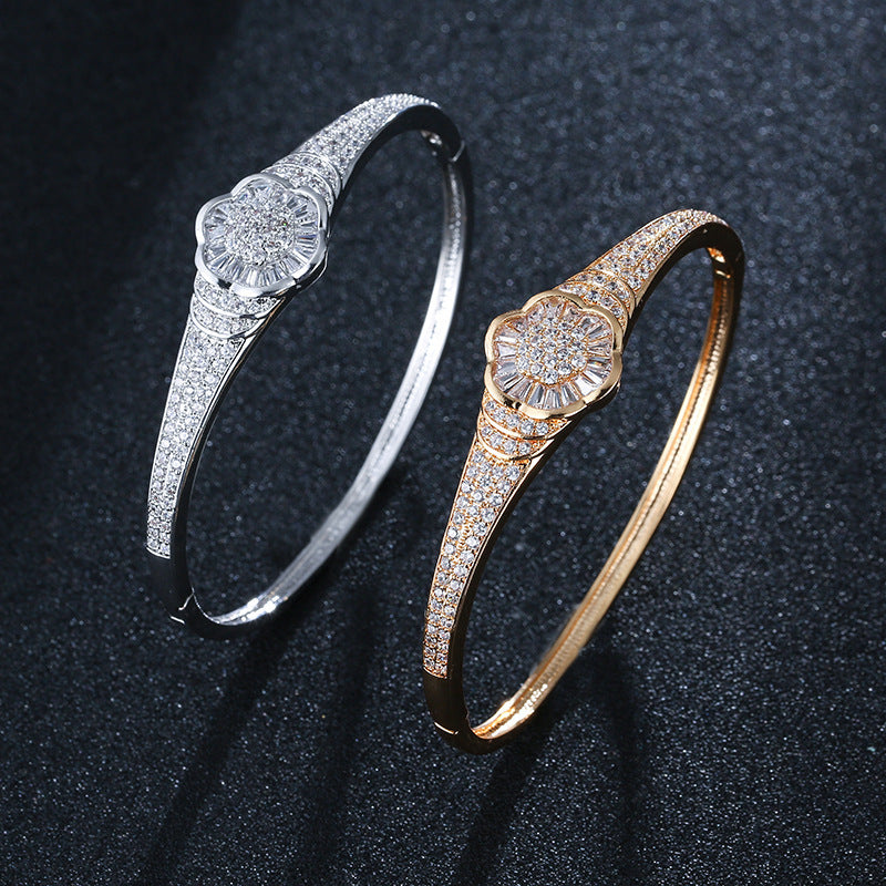 Simple Style Flowers Inlay Bangle In Copper With Real Gold Electroplated Finish