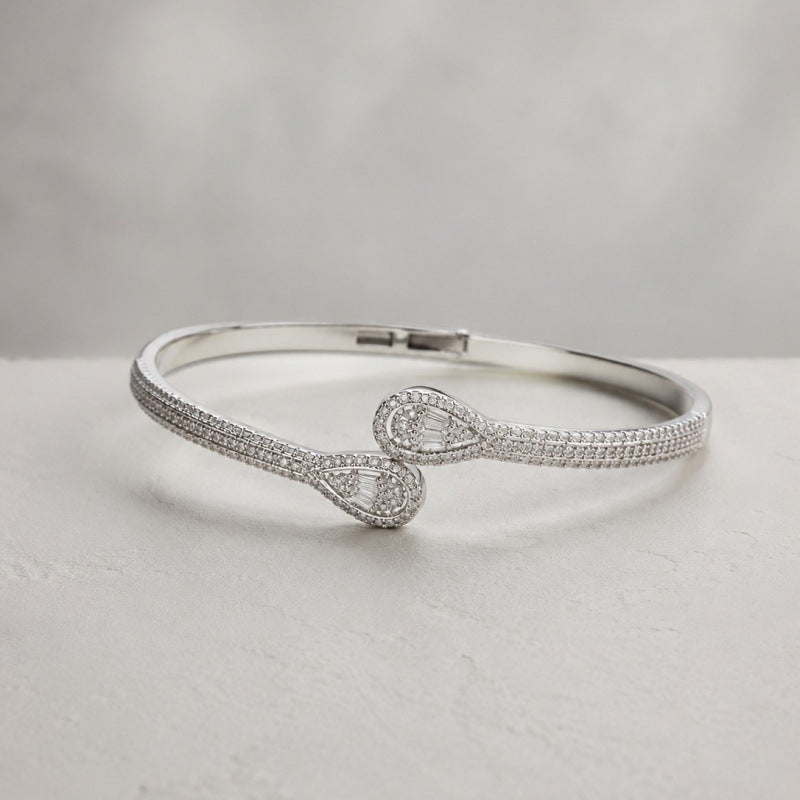 Simple Style Geometric Inlay Bangle In Copper With Zircon, Electroplated Gold Plating Process