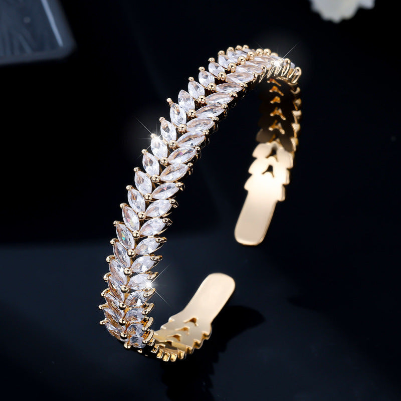 Simple Style Inlay Bangle In Copper With Zircon, Electroplated Gold Plating And Stretch Adjustable Clasp