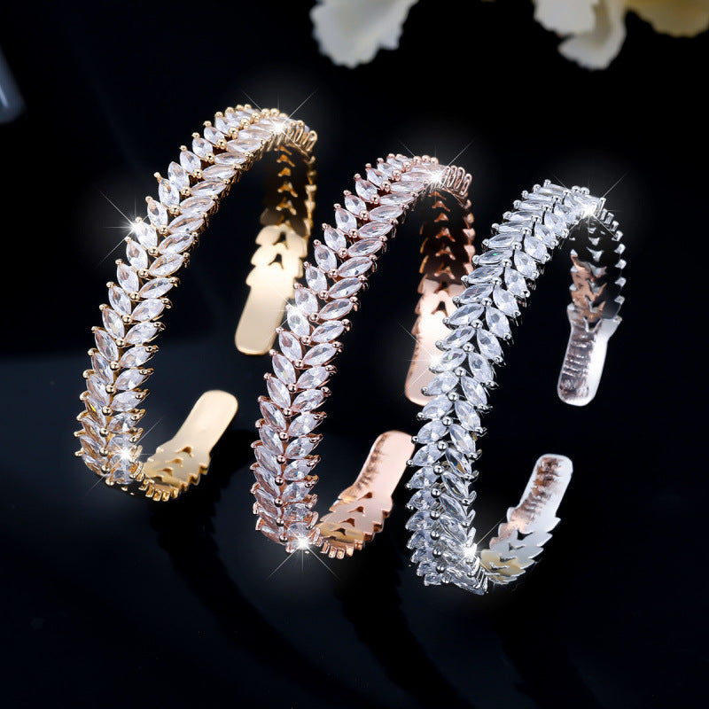Simple Style Inlay Bangle In Copper With Zircon, Electroplated Gold Plating And Stretch Adjustable Clasp