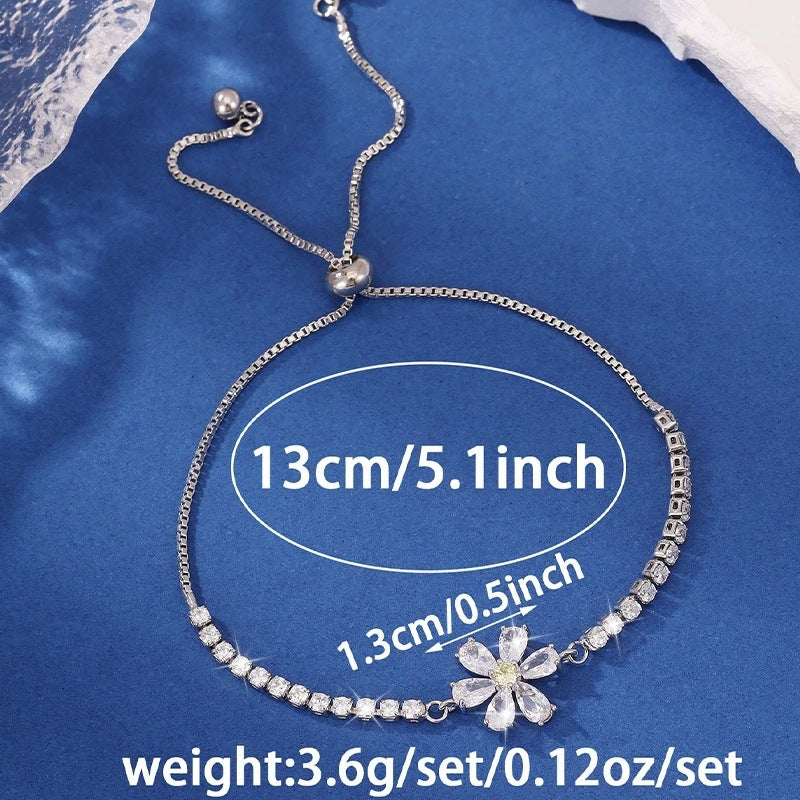 Flowers Bracelet For Women In Simple Style, Featuring Copper Chain And Copper Pendant With Electroplated Gold Plating