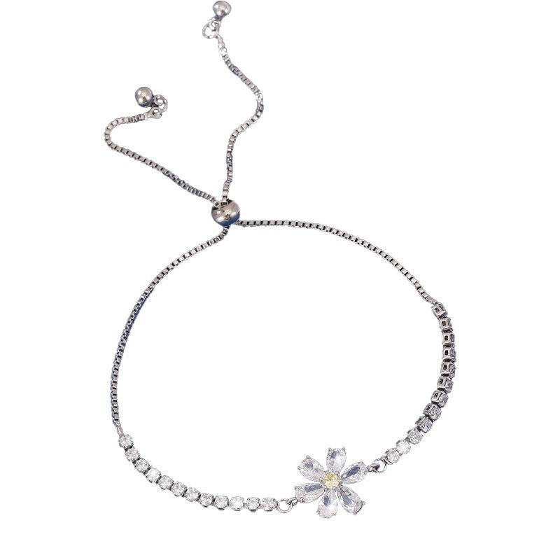 Flowers Bracelet For Women In Simple Style, Featuring Copper Chain And Copper Pendant With Electroplated Gold Plating