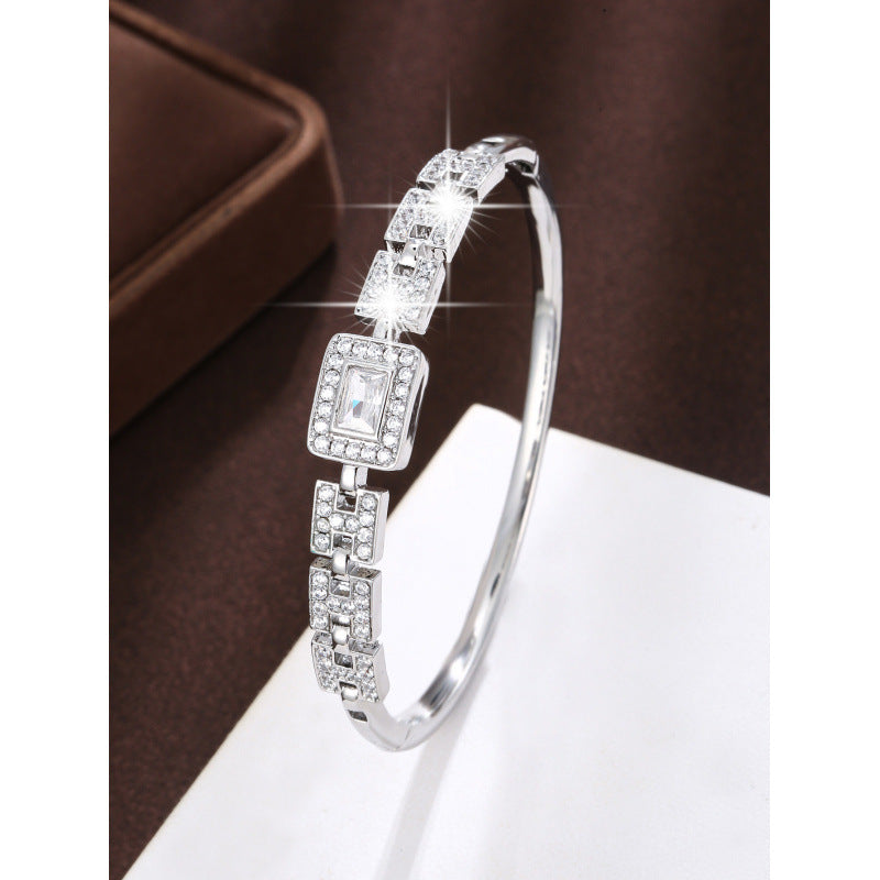 Simple Style Geometric Inlay Bangle In Copper With Zircon, Electroplated Gold Plating Process