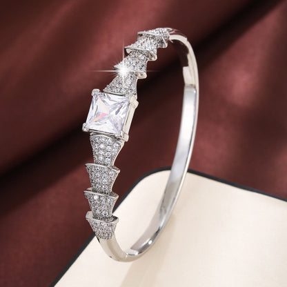 Luxurious Women’s Copper Bangle With Electroplated Gold Plating And Zircon Inlay