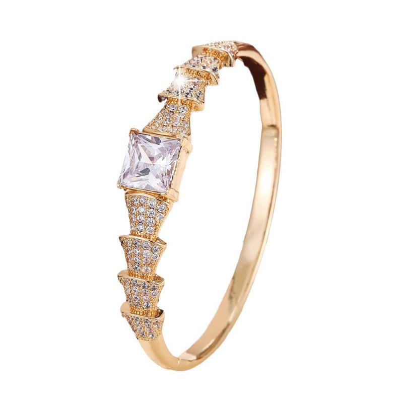 Luxurious Women’s Copper Bangle With Electroplated Gold Plating And Zircon Inlay