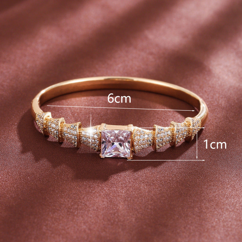 Luxurious Women’s Copper Bangle With Electroplated Gold Plating And Zircon Inlay