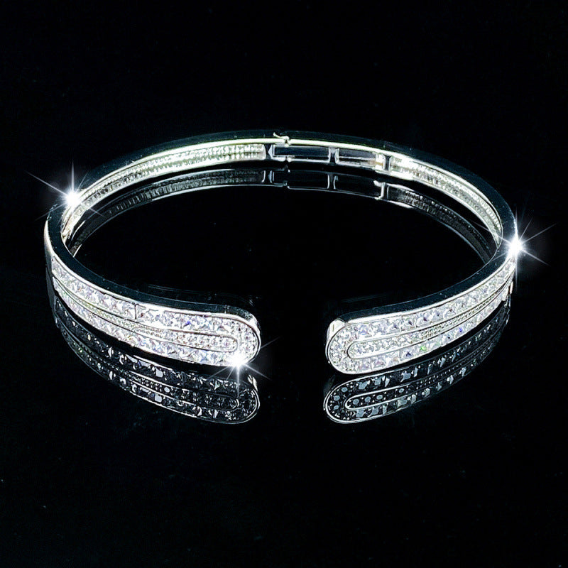 Women’s Electroplated Copper Bangle With Zircon Inlay, Featuring Elegant Gold Finish