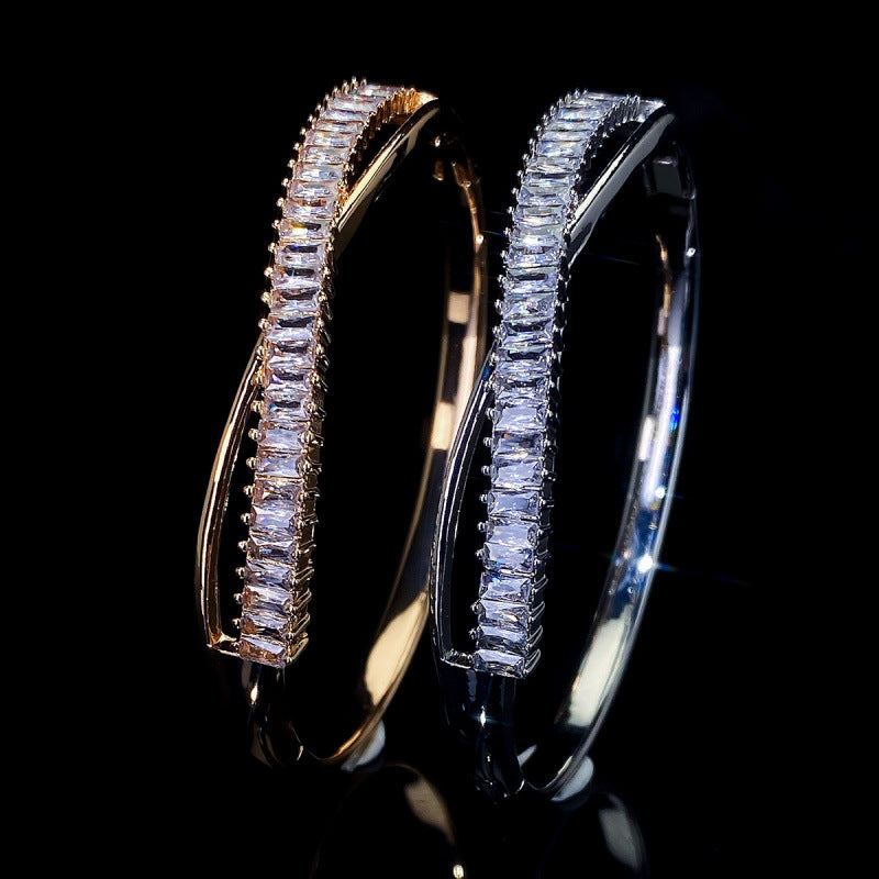Simple Style Curve Copper Bangle With Zirconia Inlay For Women