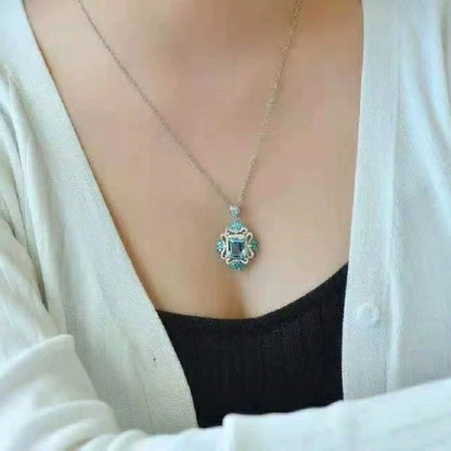 Blue Flowers Pendant Necklace For Women In Copper With Zircon Inlay And Cable Chain