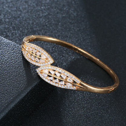 Leaves Pattern Copper Bangle With Real Gold Electroplated Finish In Elegant Gold, 1 Set