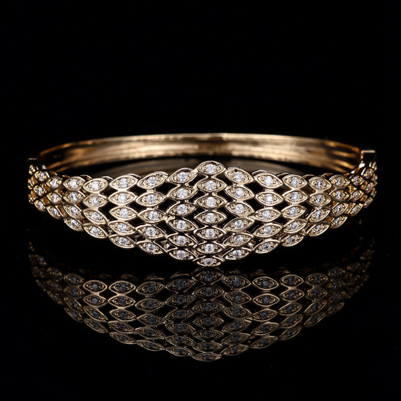 Luxurious Grid Pattern Copper Bangle For Women With Gold Electroplated Finish