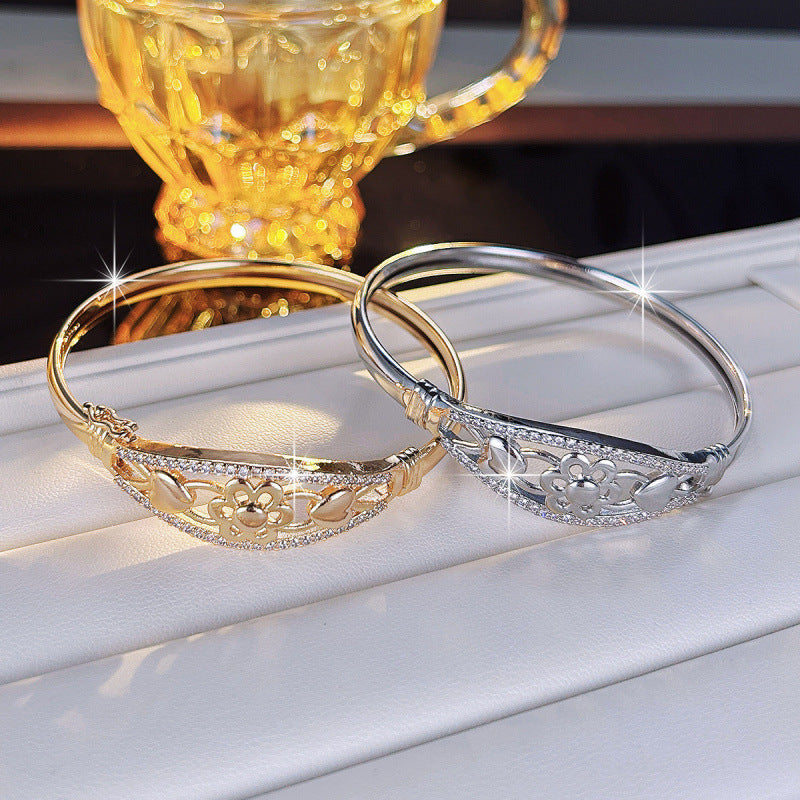 Sweet Flowers Bangle For Women In Gold Electroplated Copper