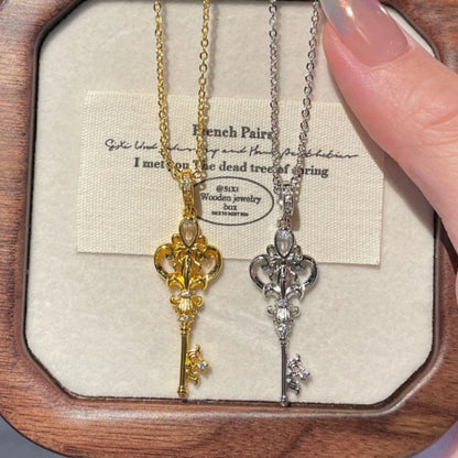 Unisex Copper Flower Necklace With Electroplated Gold Plating And Zircon Inlay