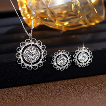 Retro Sunflower Necklace For Women In Platinum Plated Copper With Zircon Inlay