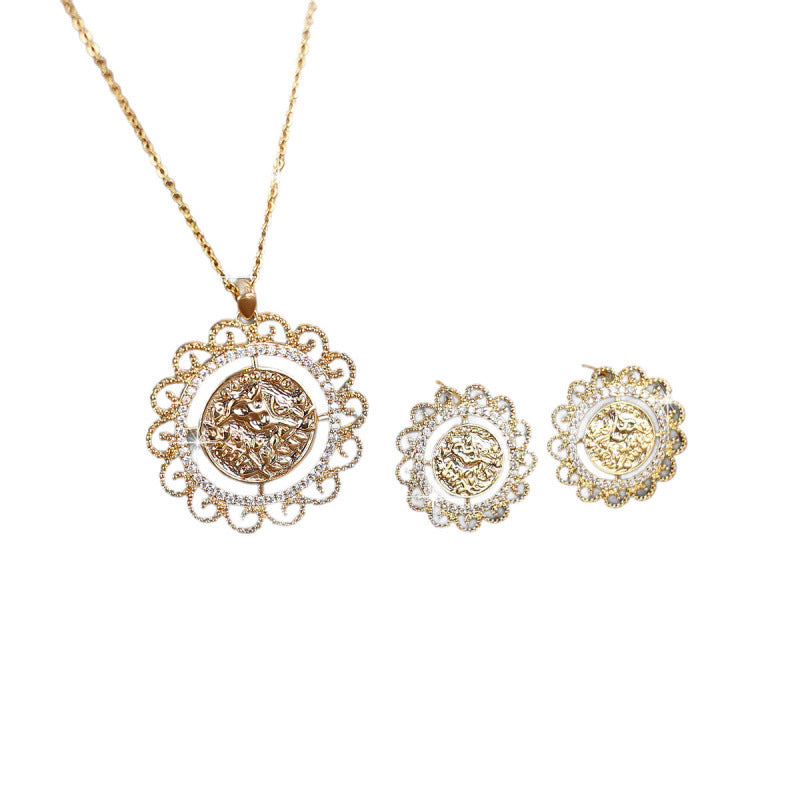 Retro Sunflower Necklace For Women In Platinum Plated Copper With Zircon Inlay