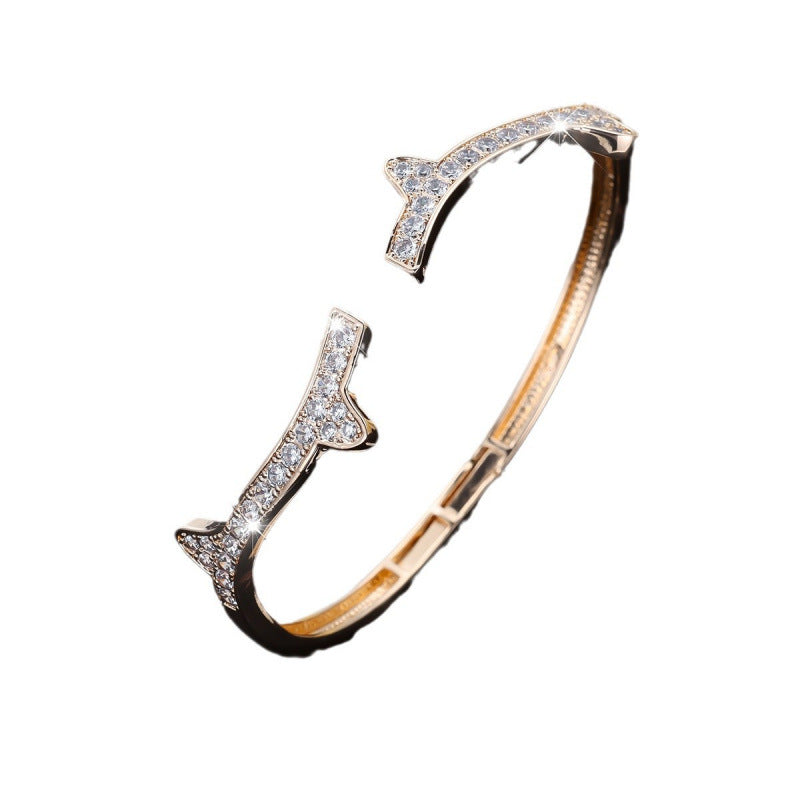Simple Style Women’s Copper Bangle With Zircon Inlay Featuring Electroplated Gold Plating