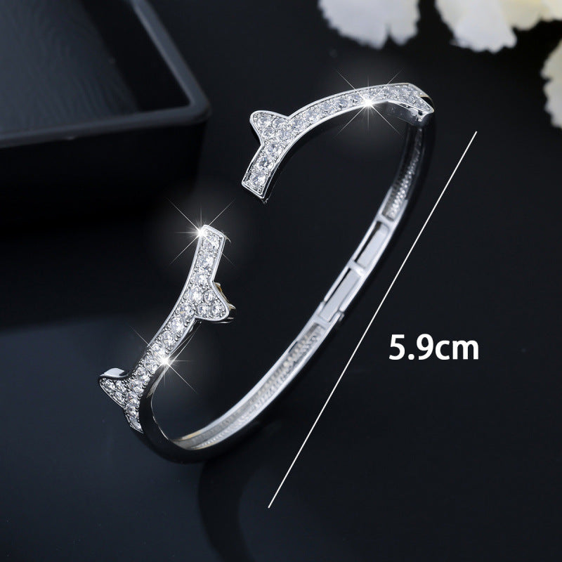 Simple Style Women’s Copper Bangle With Zircon Inlay Featuring Electroplated Gold Plating