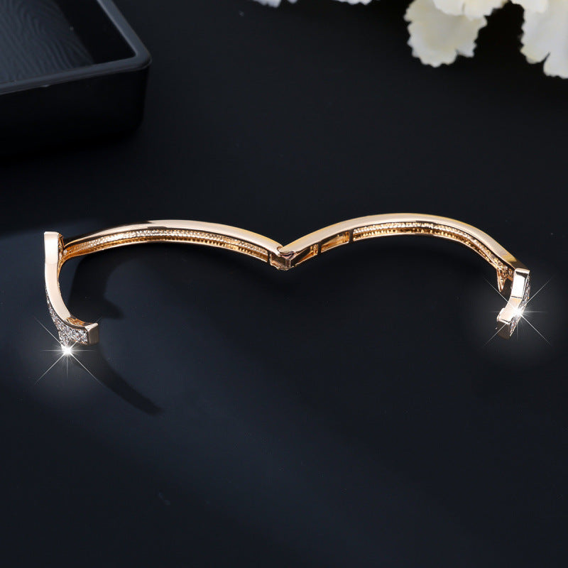 Simple Style Women’s Copper Bangle With Zircon Inlay Featuring Electroplated Gold Plating