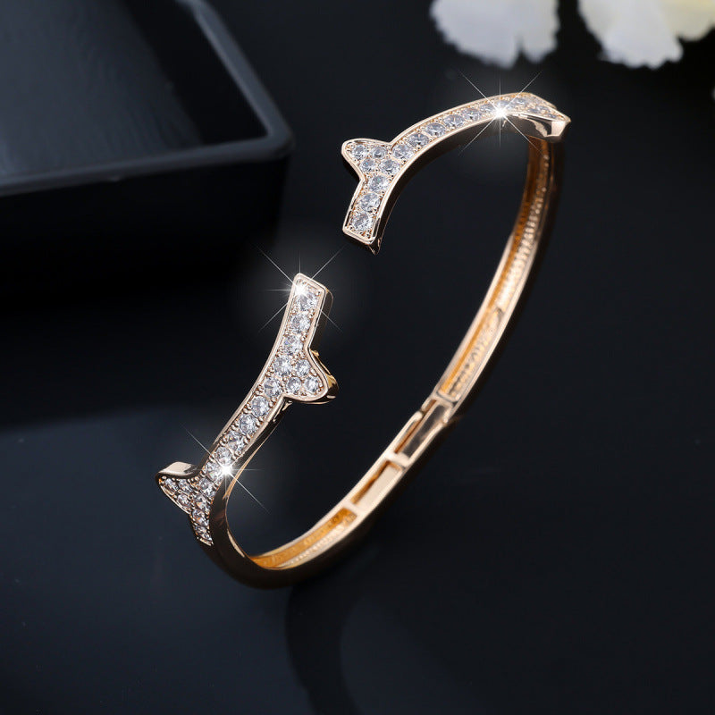 Simple Style Women’s Copper Bangle With Zircon Inlay Featuring Electroplated Gold Plating