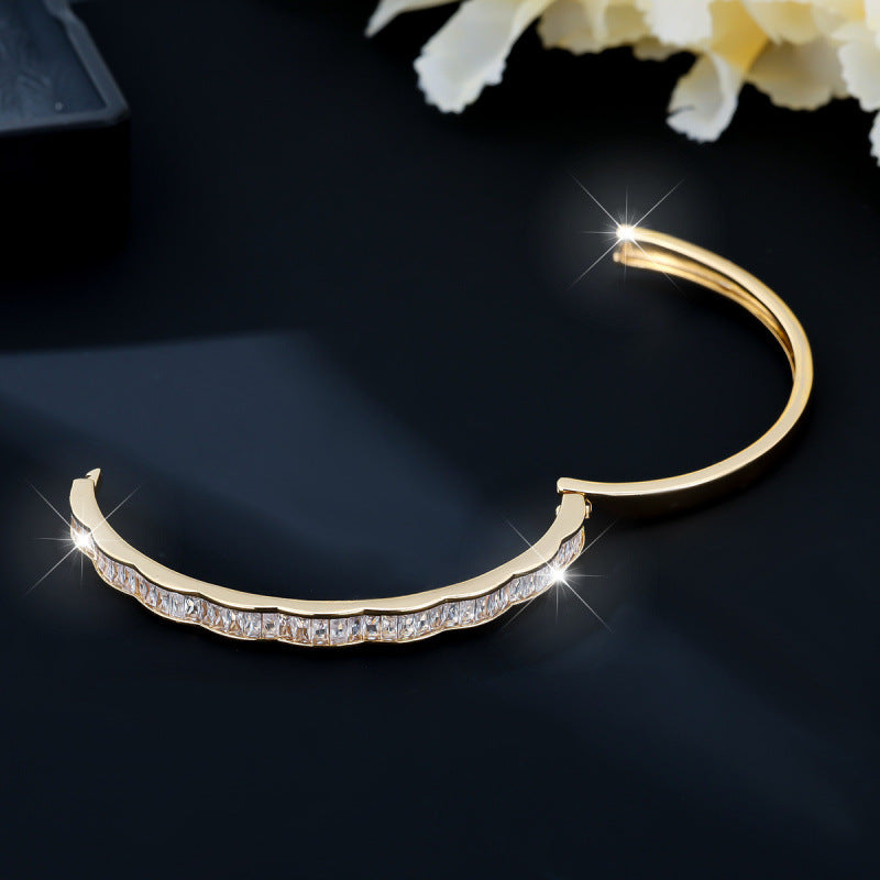 Simple Style Women’s Bangle In Copper With Silver Plated Electroplated Finish Featuring Zircon Inlay