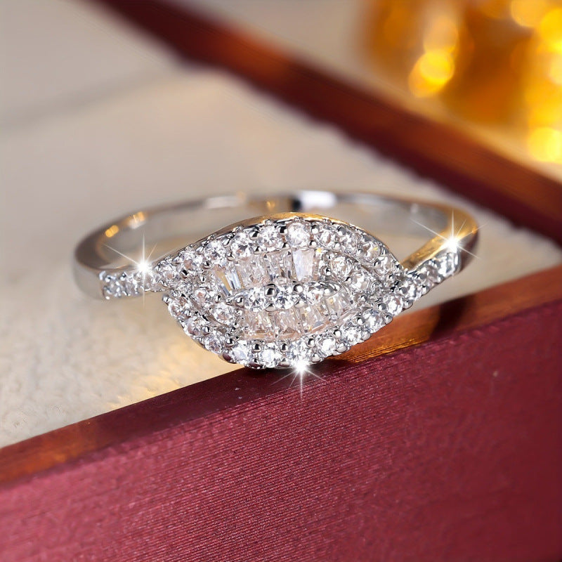 Leaves Pattern Women’s Ring In Gold Electroplated Copper With Zircon Inlay