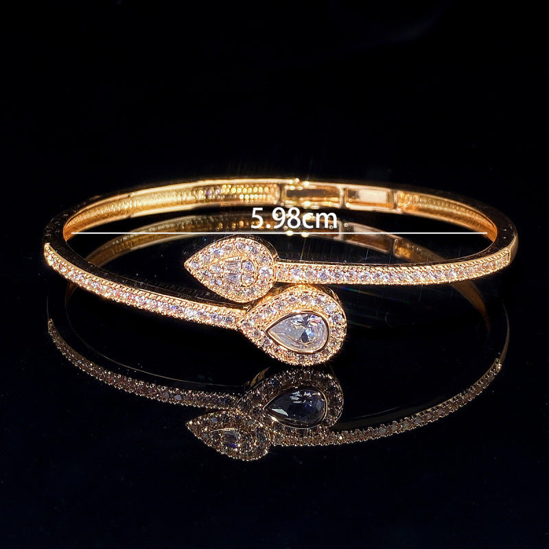 Round Copper Bangle With Electroplated Gold Plating Featuring Zircon Inlay
