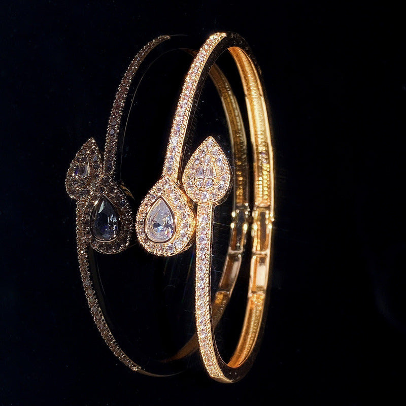 Round Copper Bangle With Electroplated Gold Plating Featuring Zircon Inlay
