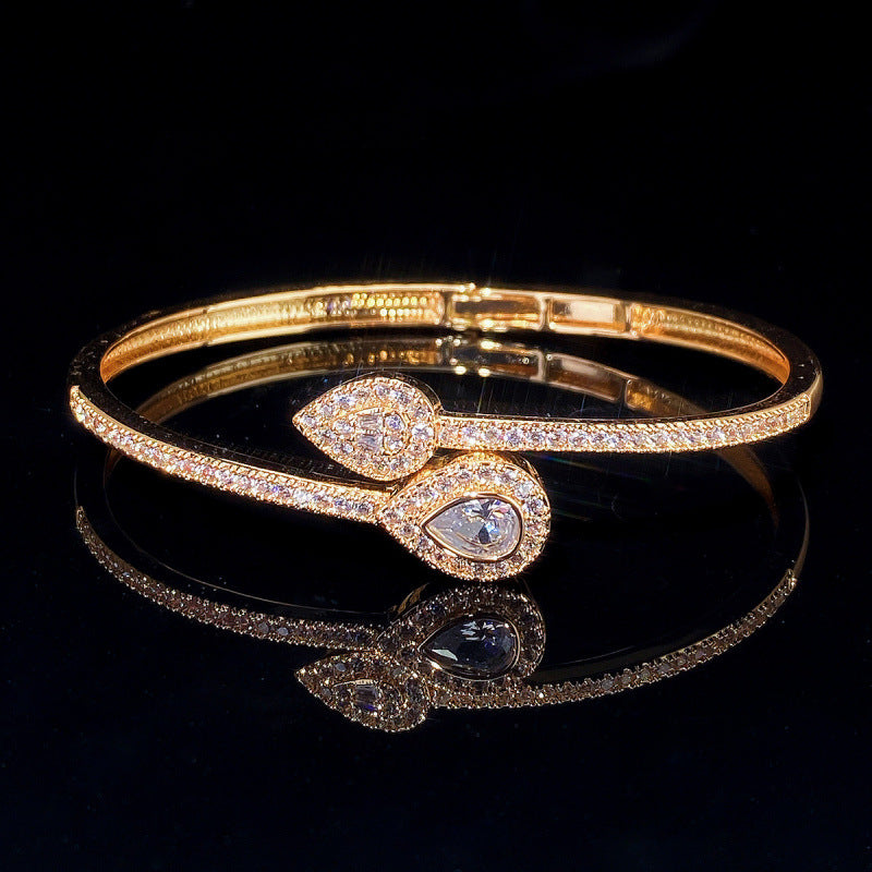 Round Copper Bangle With Electroplated Gold Plating Featuring Zircon Inlay